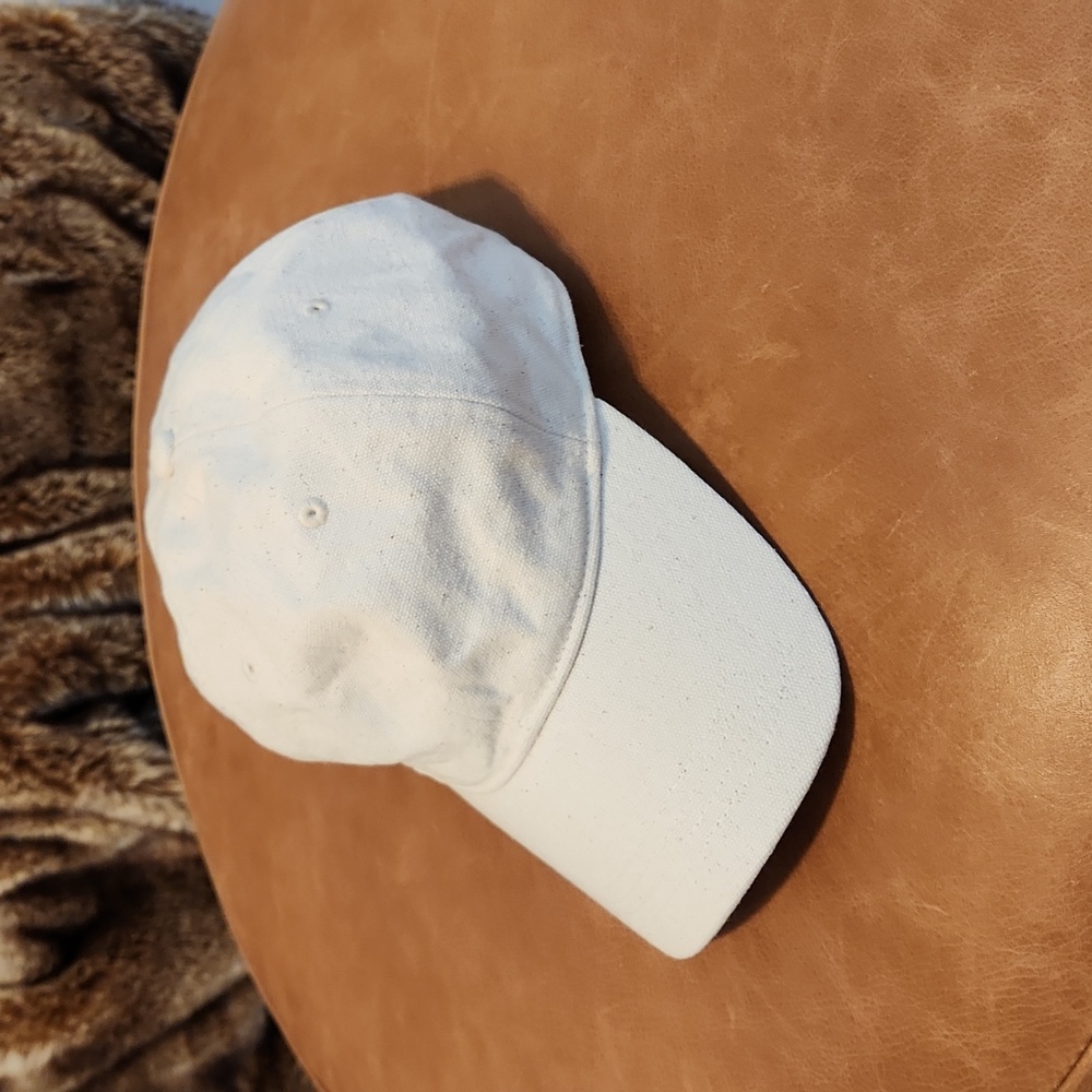 Old Navy baseball cap off-white